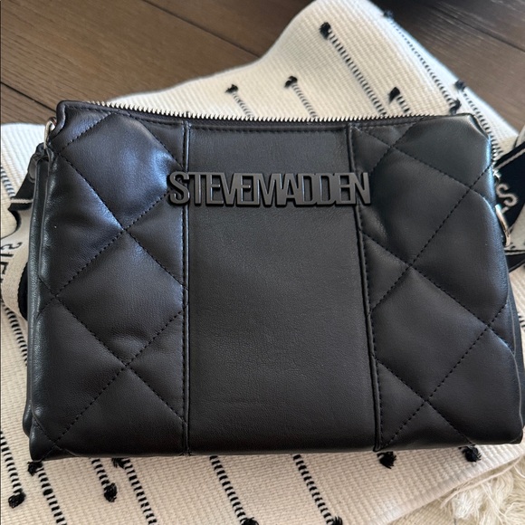 Steve Madden Black Quilted Crossbody Bag with Wallet - Picture 2 of 5